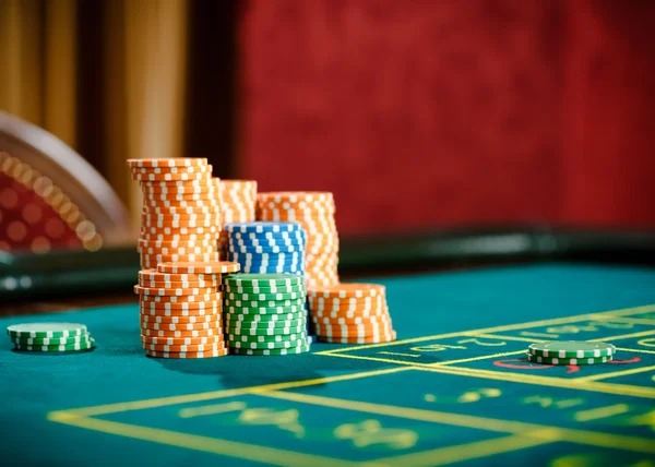 Mobile app interface showing live games and sports markets